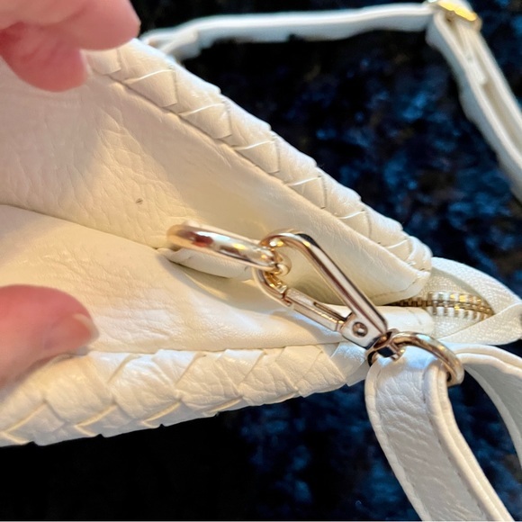 White Woven Bag with Gold Tone Hardware - Picture 4 of 6